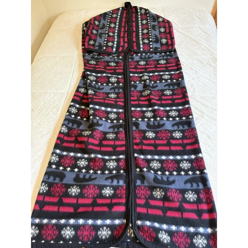 Cuddle Wrap Wearable Zip Snap Stadium Blanket Bear Silhouette Snowflakes EUC